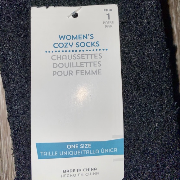 OLD NAVY MAGIC GLOVES AND COZY SOCK BUNDLE - Picture 4 of 6